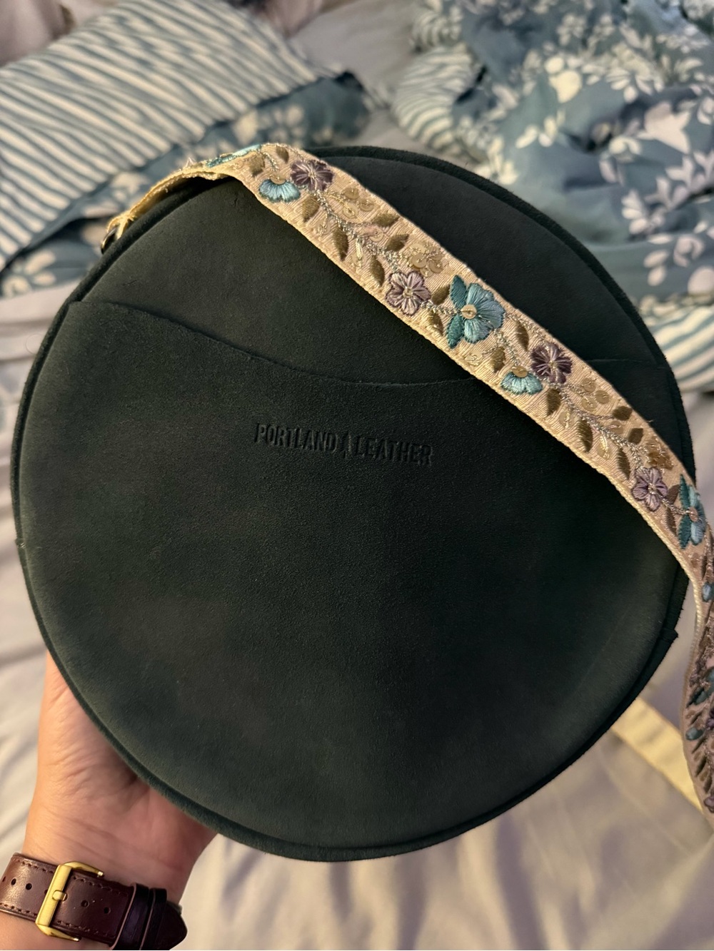 Portland Leather Large Circle Crossbody Bag in Peppercorn Suede - Picture 2 of 8